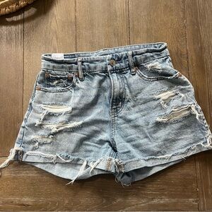 American Eagle Strigid Curvy Relaxed Jean Short. Size 0. Distressed